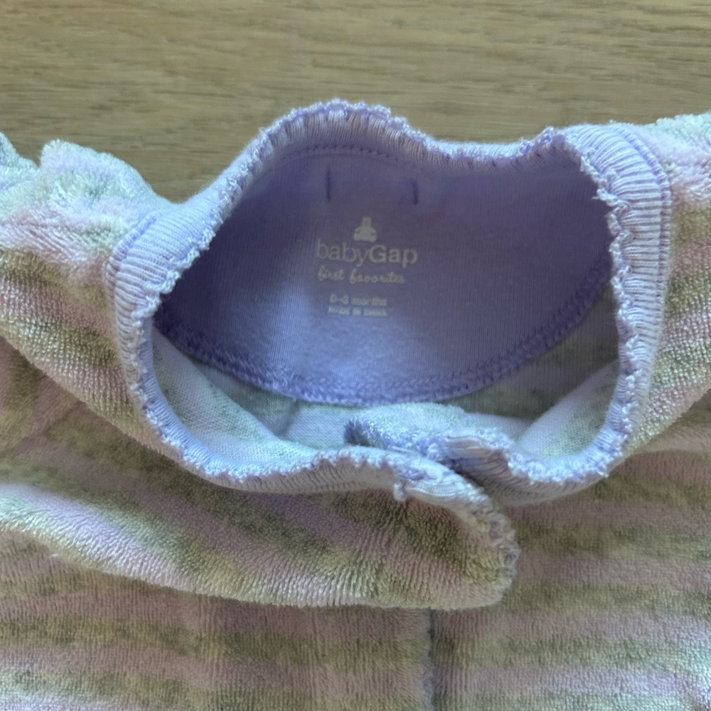 BabyGap Romper - Picture 3 of 4